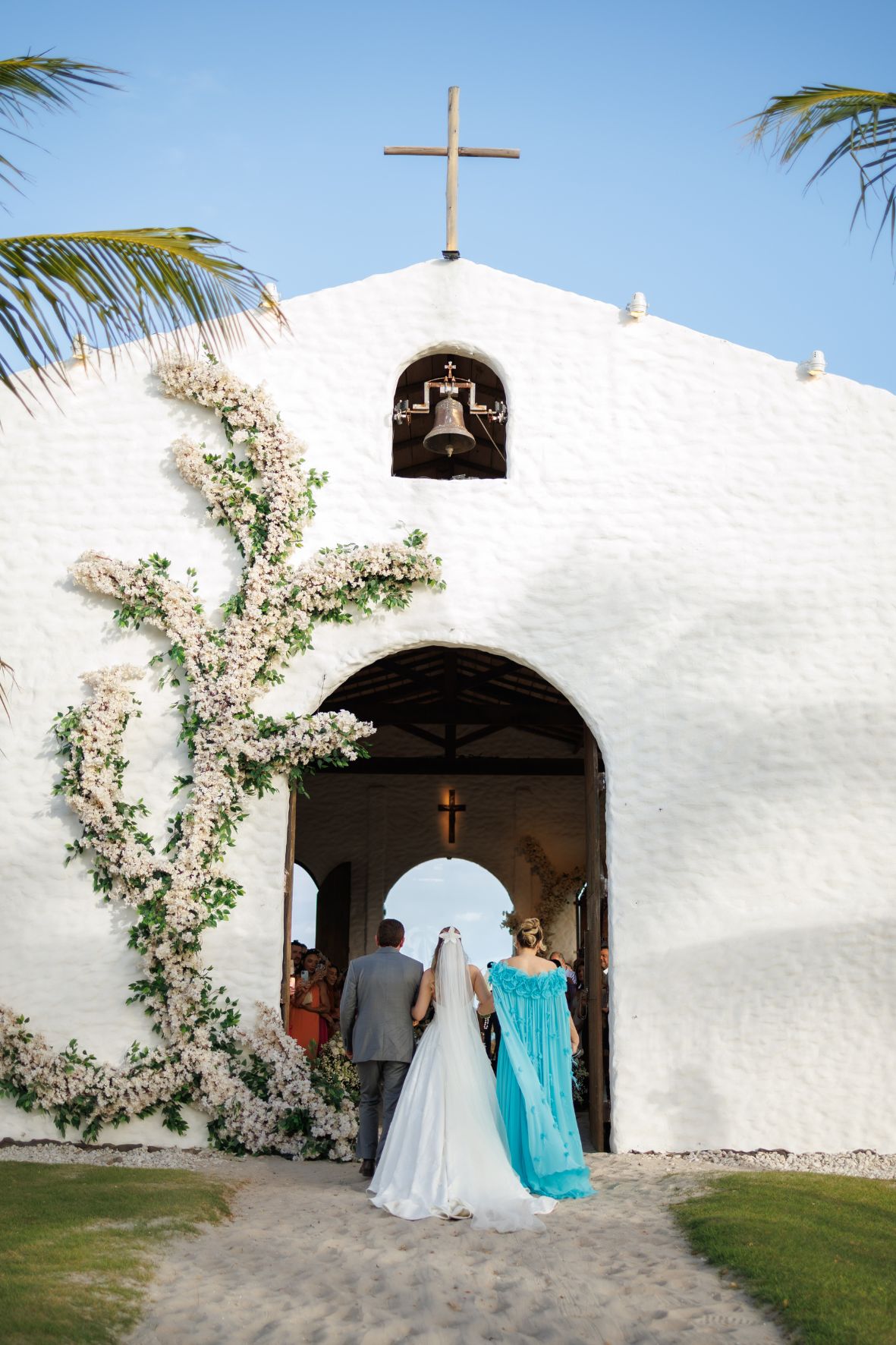 entrada da noiva casamento na praia