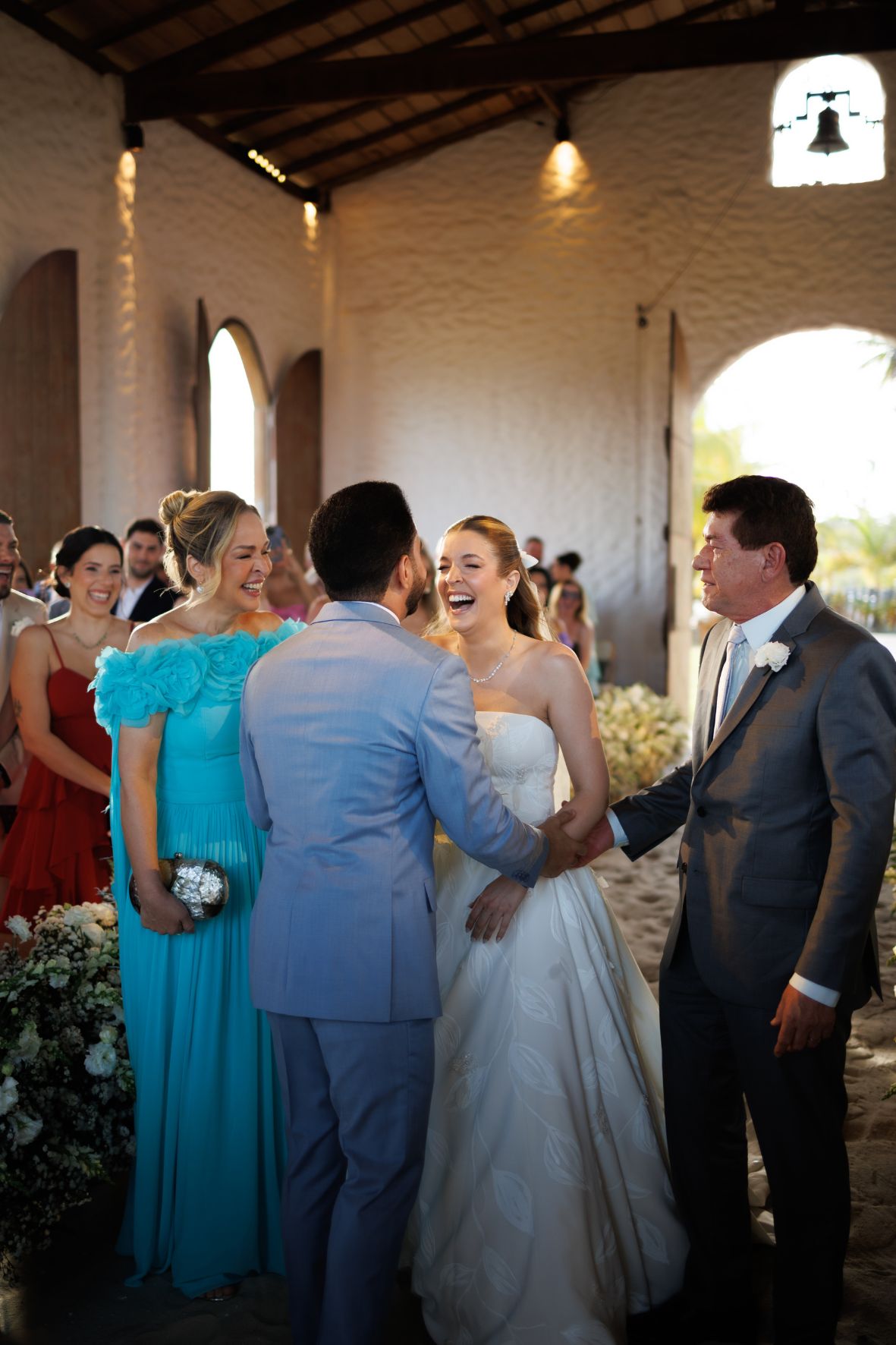 entrada da noiva casamento na praia