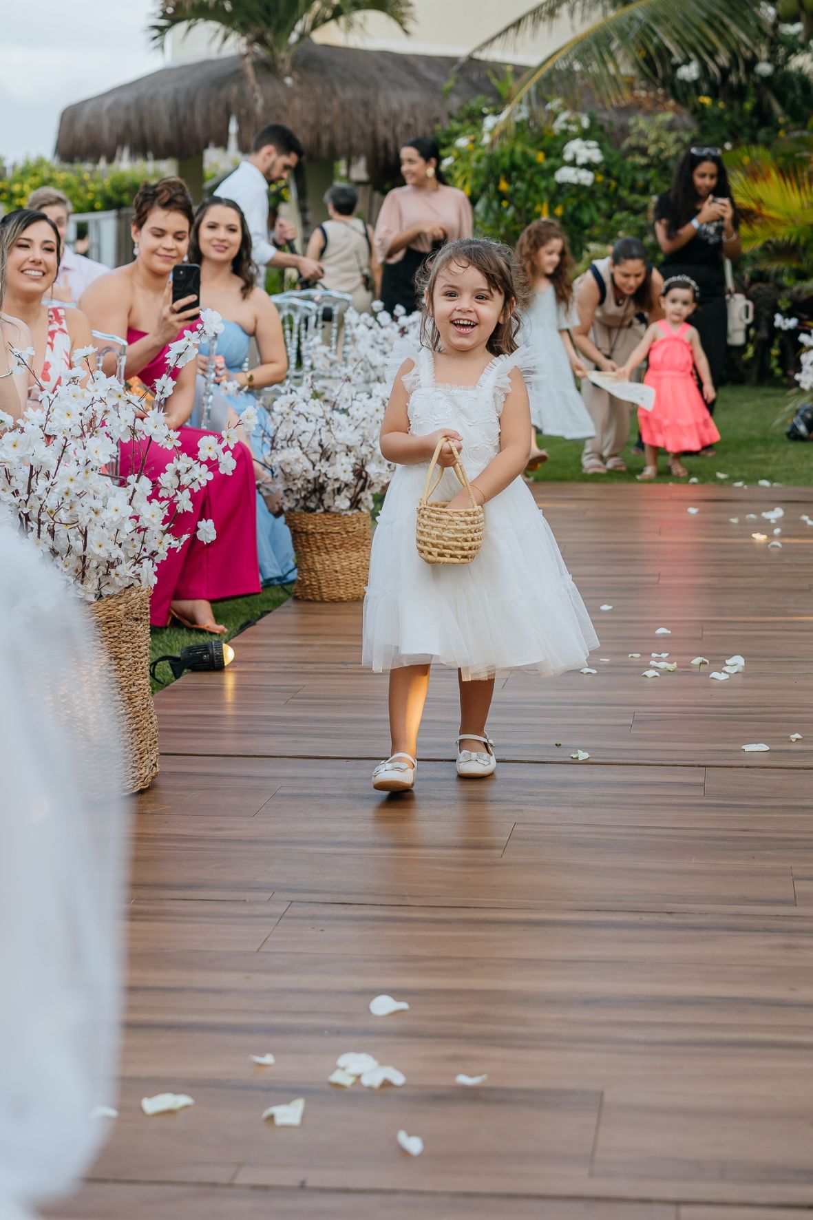 daminha casamento na praia