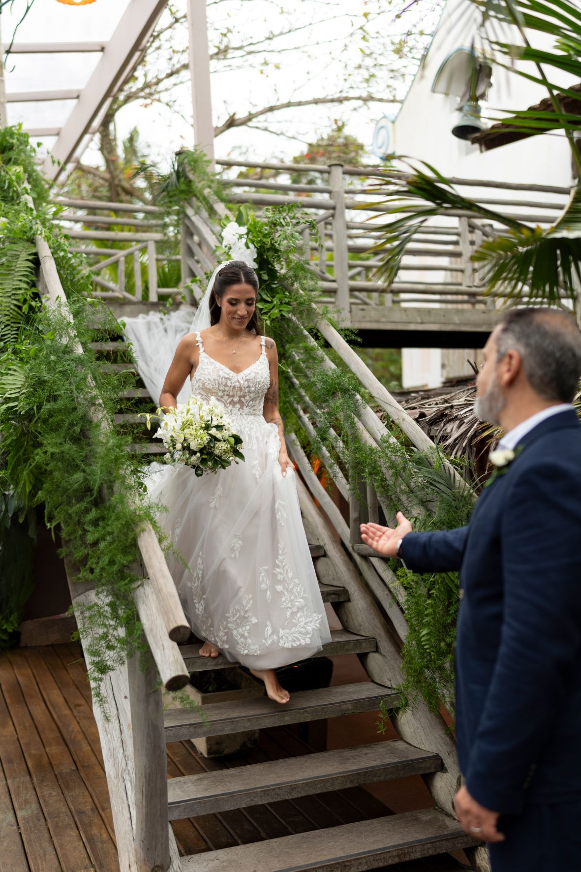 entrada da noiva no Luai Cabanas