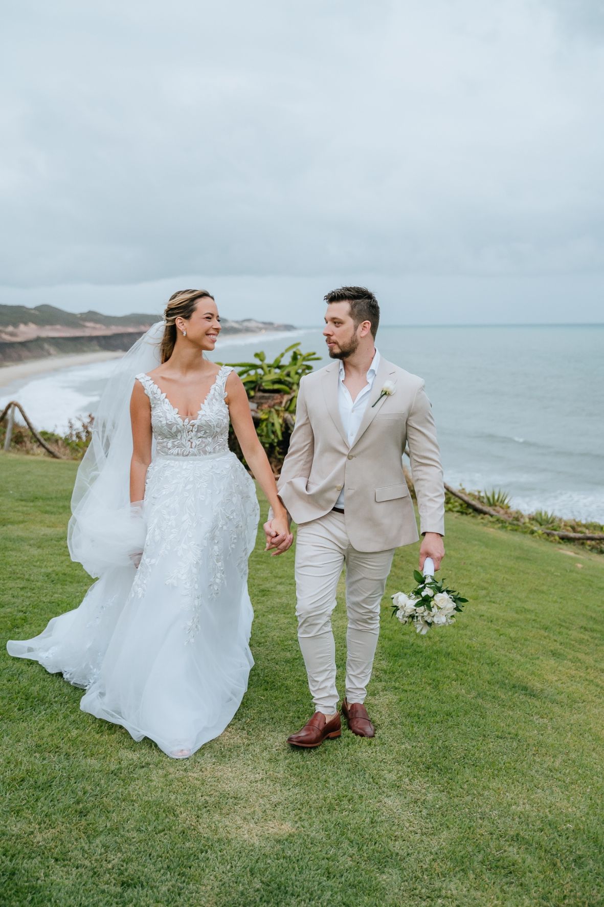 casamento na praia saída dos noivos