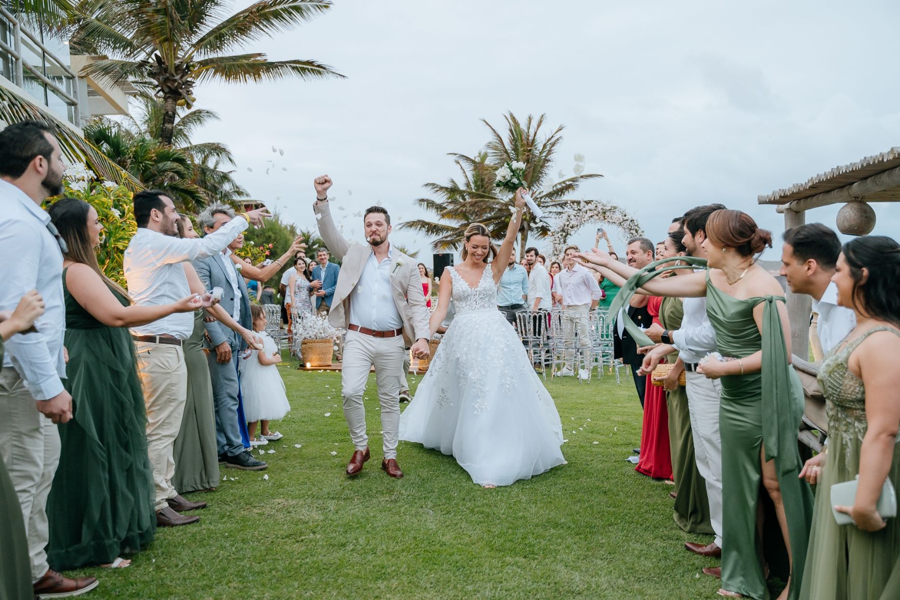 casamento na praia saída dos noivos