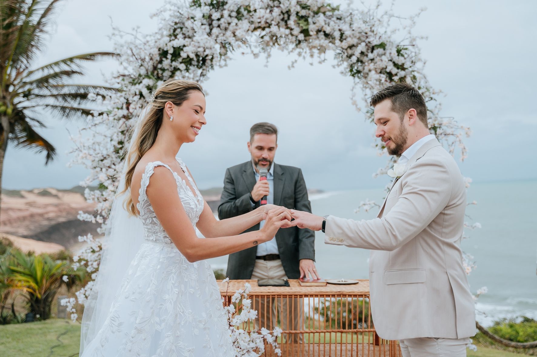 daminha casamento na praia