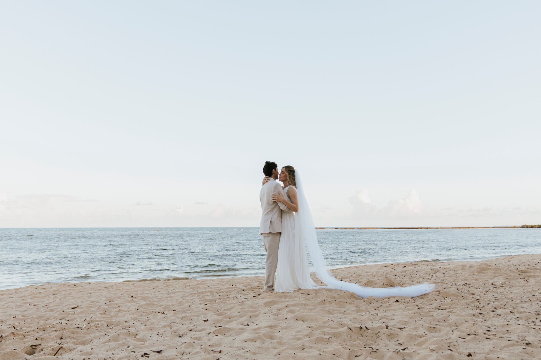 casamento na praia em hotel boutique saída dos noivos