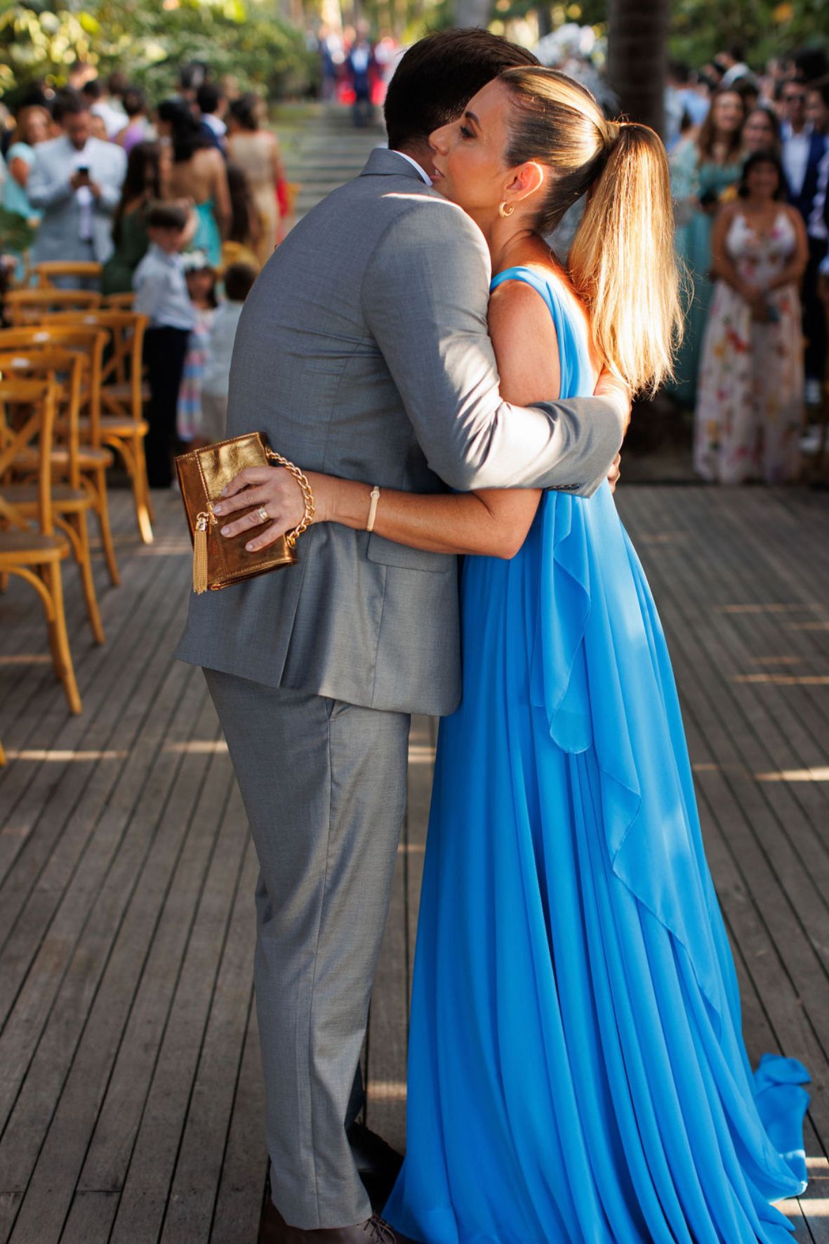 entrada do noivo com a mãe