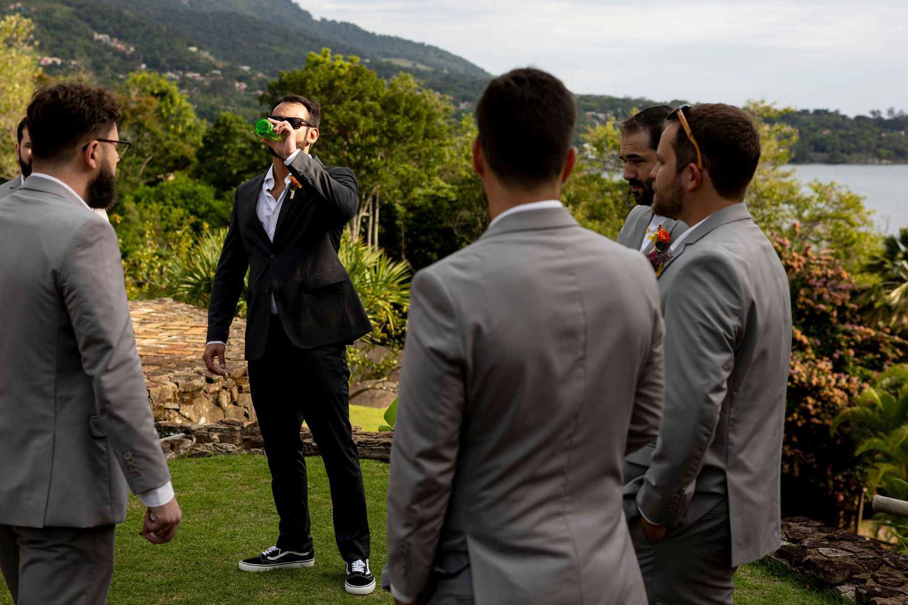 noivo e padrinhos making of