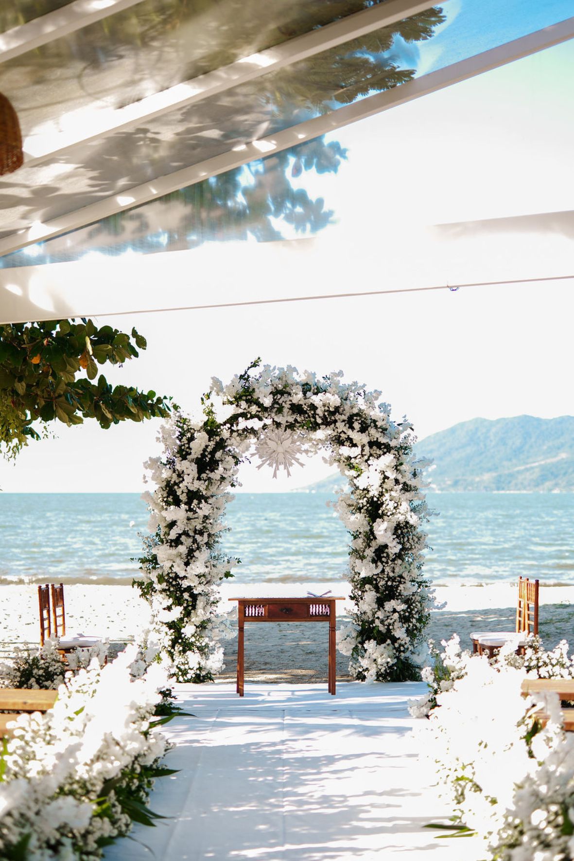 casamento na praia decoração clássica