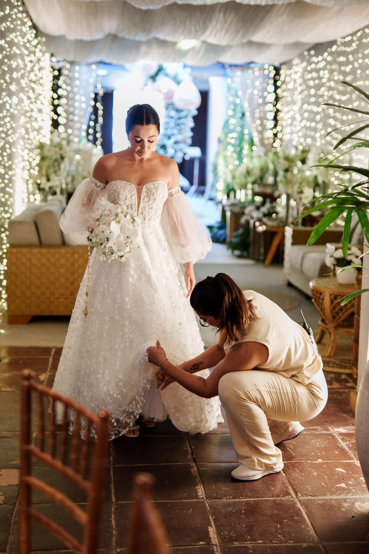 entrada da noiva no casamento na praia
