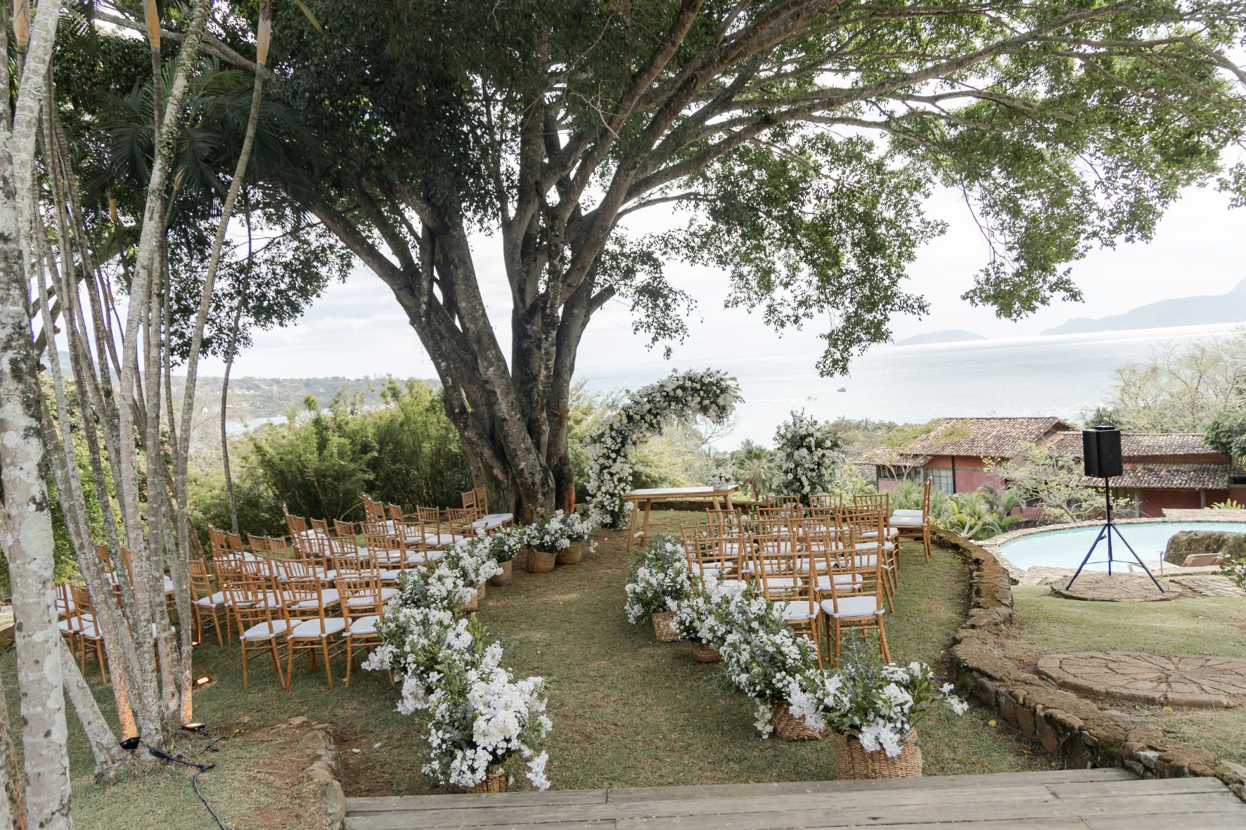 casamento na praia no estilo clássico