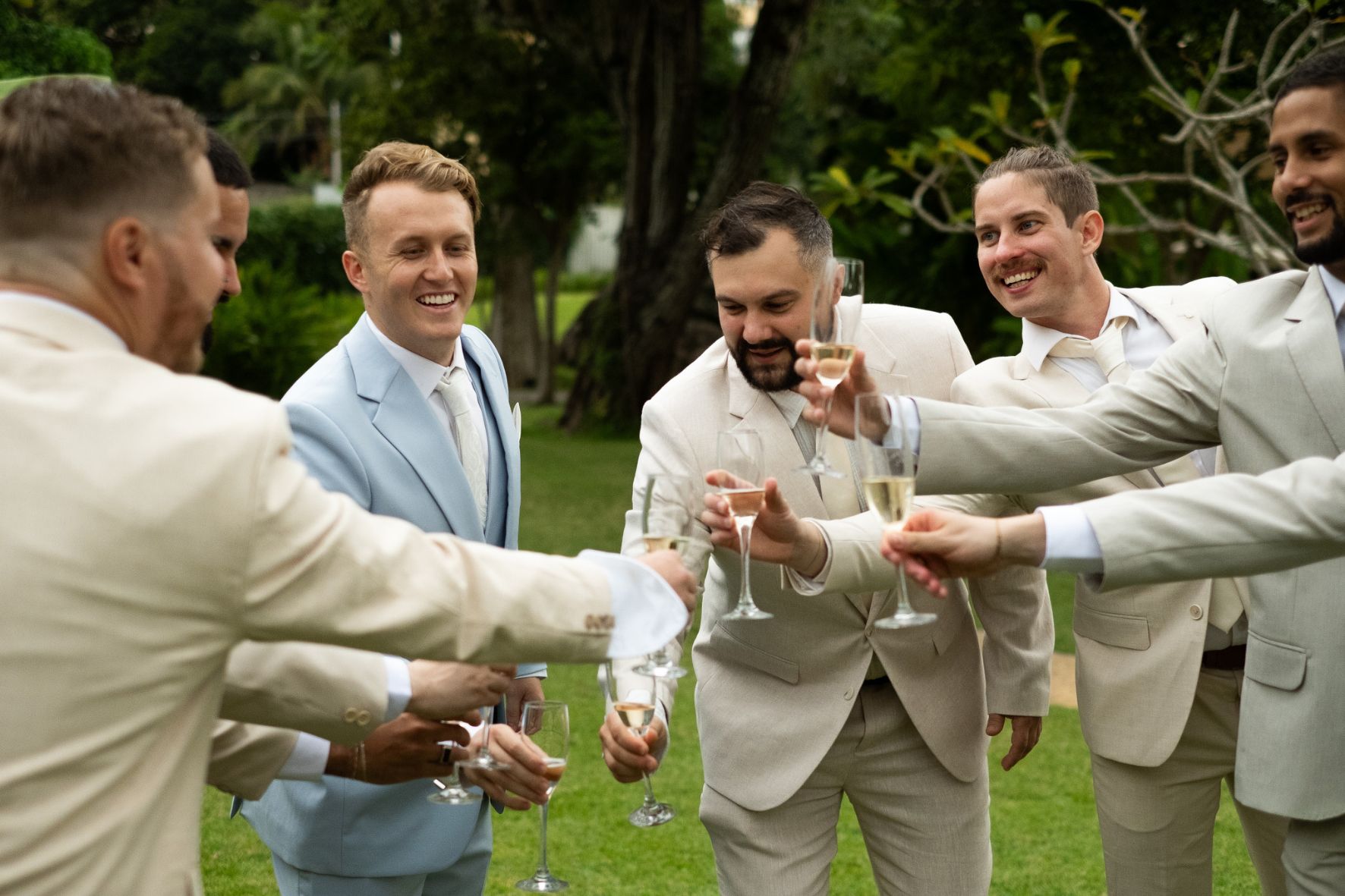 padrinhos e noivo no making of