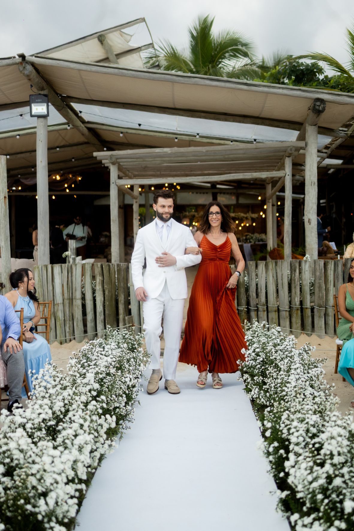 entrada do noivo casamento na praia