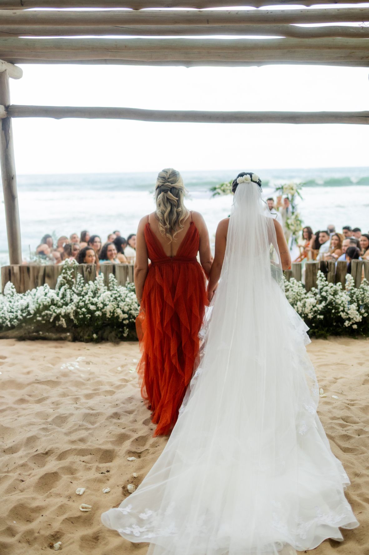 entrada da noiva casamento na praia