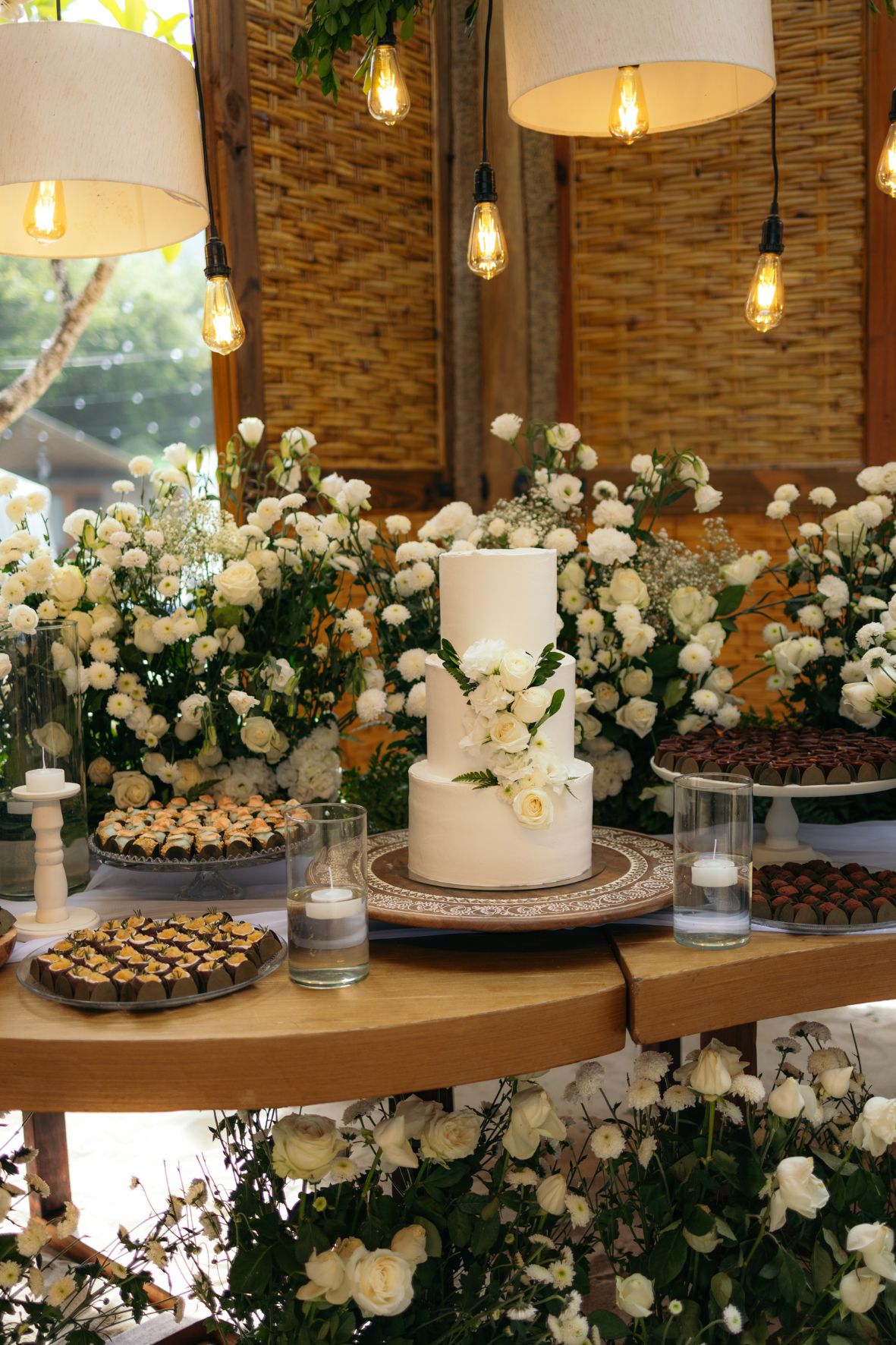 decoração clássica casamento na praia