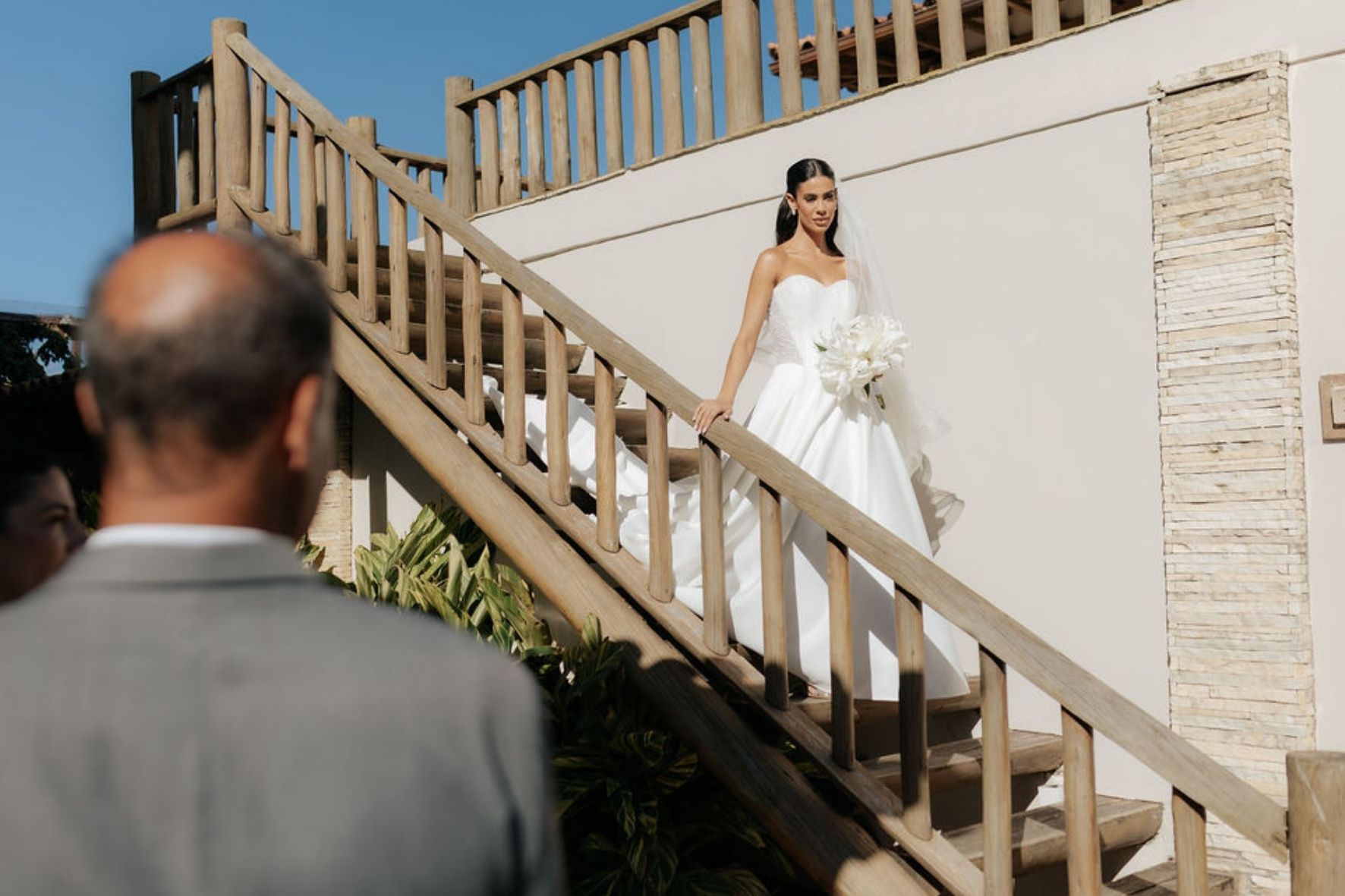 entrada da noiva - casamento na praia