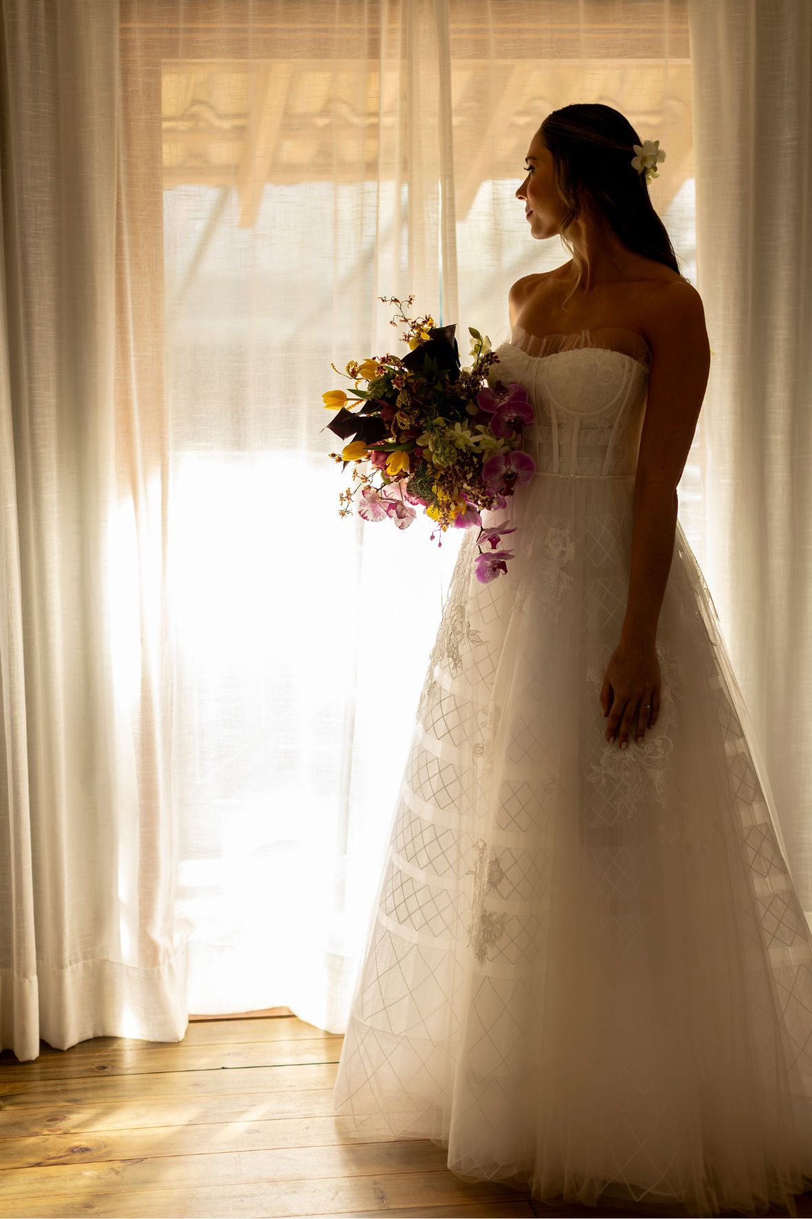 Noiva no making of com vestido YolanCris