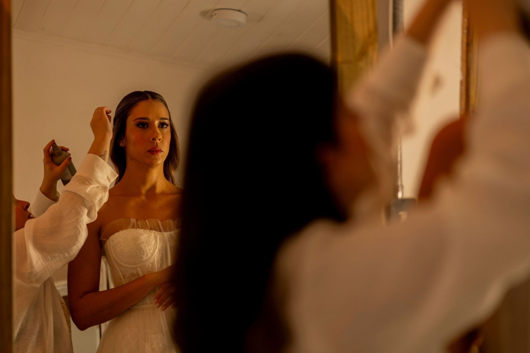 Noiva no making of com vestido YolanCris