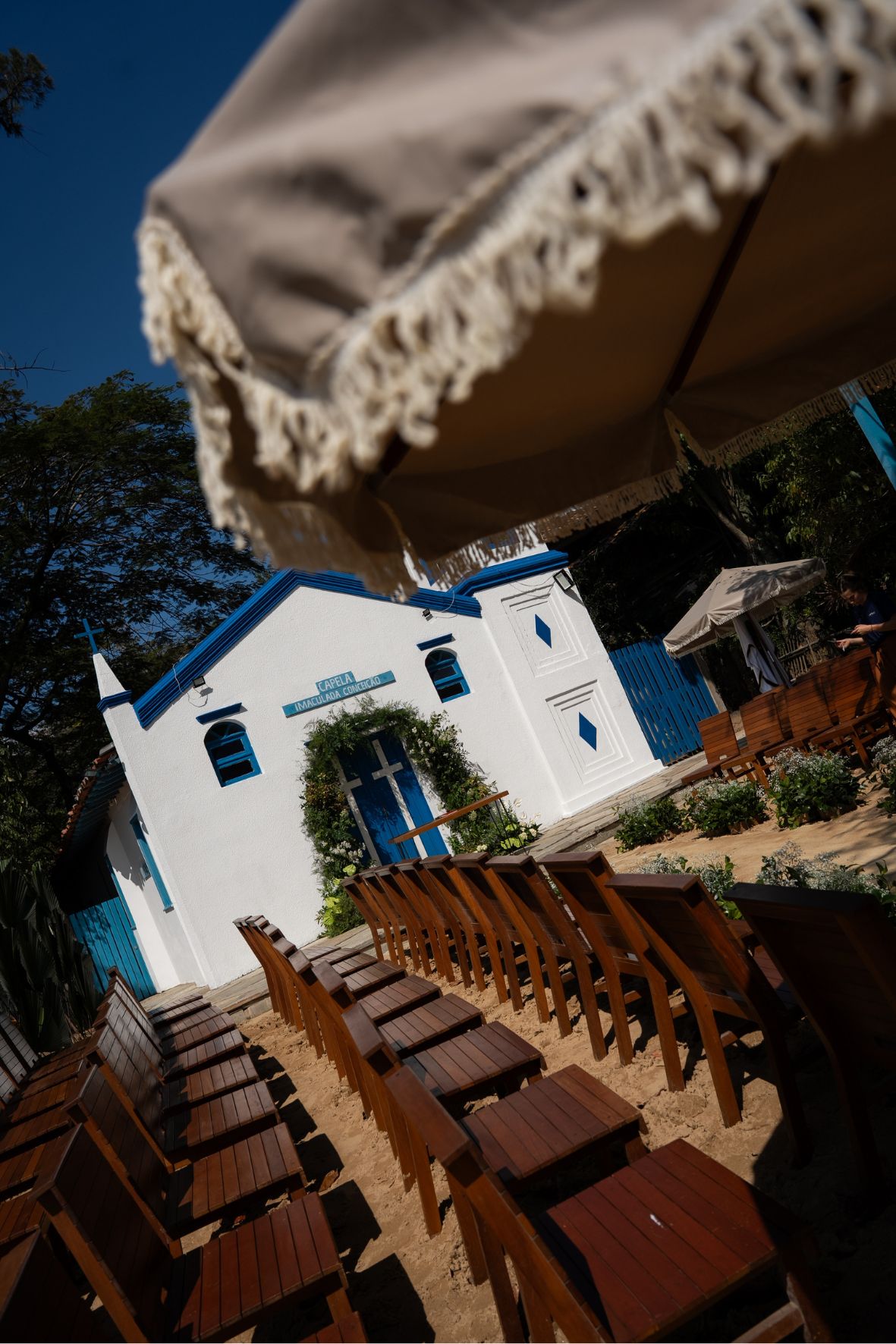 cerimônia de casamento pé na areia católica
