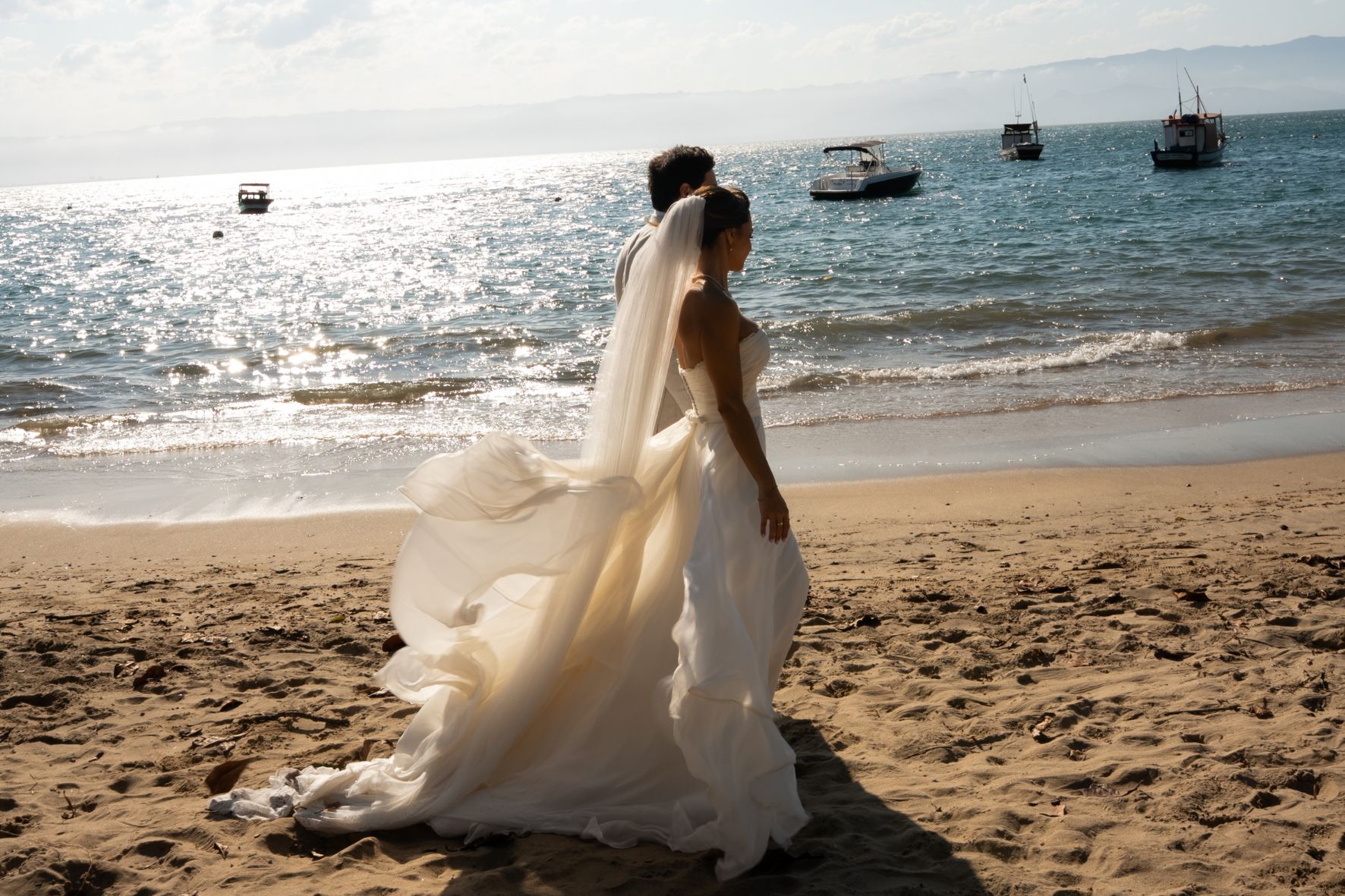 Casamento elegante e católico na praia